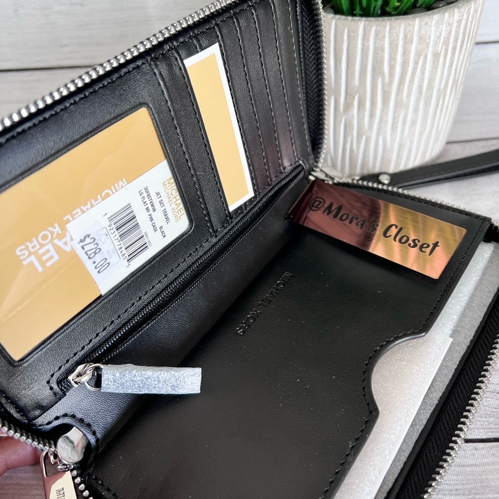 Michael Kors Wallet - Picture 4 of 7